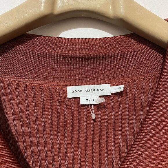 Elegant Brown Ribbed Knit Dress - Picture 9 of 9